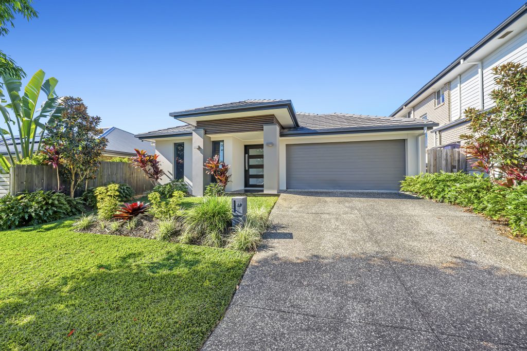 How to Stage Your Home for Maximum Buyer Appeal, How to Stage Your Home for Maximum Buyer Appeal, Property Sphere