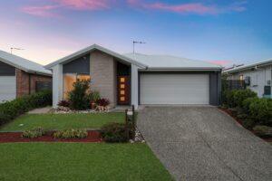 Property Sphere Real State Services Arundel, QLD 4214 26 Greenview Cct, Arundel Qld 4214, Australia (7)