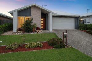 Property Sphere Real State Services Arundel, QLD 4214 26 Greenview Cct, Arundel Qld 4214, Australia (9)