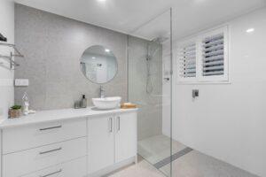 Property Sphere Real State Services Arundel, QLD 4214 1 18 Back St, Biggera Waters Qld 4216, Australia (11)