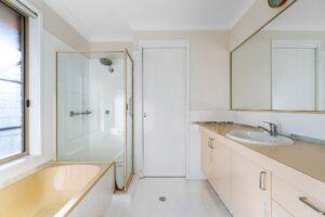 Property Sphere Real State Services Arundel, QLD 4214 Unit 2 10 Ash Ct, Arundel Qld 4214, Australia (3)