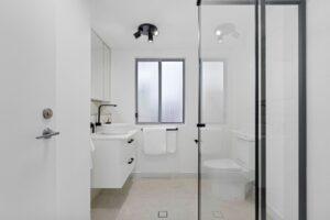 Property Sphere Real State Services Arundel, QLD 4214 625 66 Sickle Ave, Hope Island Qld 4212, Australia (3)