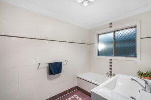 Property Sphere Real State Services Arundel, QLD 4214 173 Greenacre Dr, Arundel Qld 4214, Australia (4)