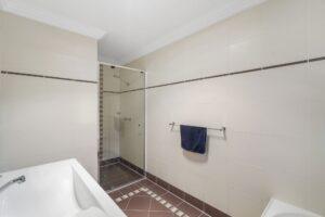 Property Sphere Real State Services Arundel, QLD 4214 173 Greenacre Dr, Arundel Qld 4214, Australia (5)