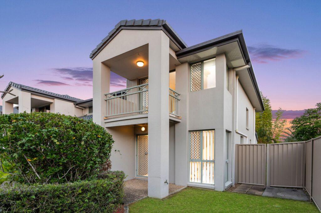 Property Sphere Real State Services Arundel, QLD 4214 22 191 Greenacre Dr, Arundel Qld 4214, Australia (7)